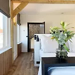 Boutique Hippe Hotel 4*